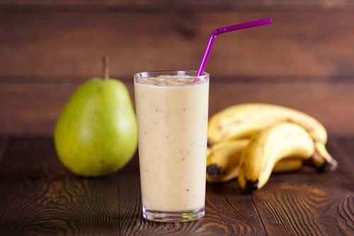 Cu să prepari smoothie cu lapte de ovăz, banane și pere