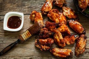 Aripioare de pui în sos barbeque