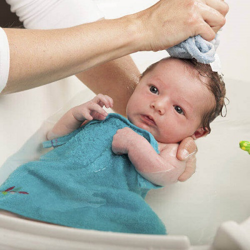 Ai nevoie de mai multe prosoape când faci baie unui nou-născut