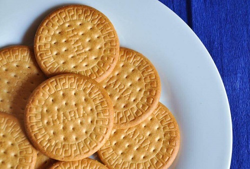 Rețetă de tartă cu mere preparată cu biscuiți Maria