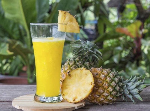 Smoothie cu ananas care ajută la detoxificarea organismului