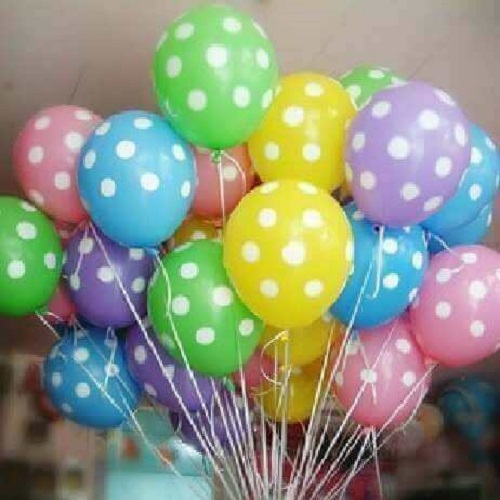 Decorațiuni cu baloane cu buline