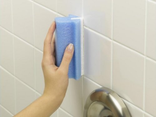 Depunerile de săpun din baie eliminate cu apă oxigenată