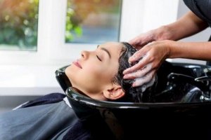 Beneficiile mersului la salonul de înfrumusețare