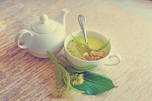 Remedii pentru bufeuri cu ceai de tei