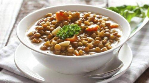 Mâncare de linte cu legume proaspete