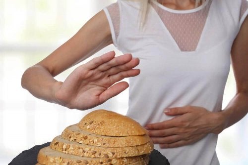 Femeie care nu mănâncă pâine cu gluten