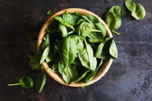 Alimente pentru sănătatea ochilor cu frunze verzi