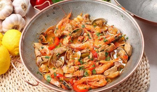 Fructe de mare trase la tigaie