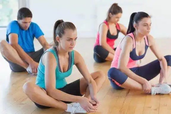 3 tipuri de întinderi pentru flexibilitatea picioarelor