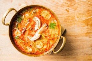 Rețetă de supă de fructe de mare simplă și gustoasă