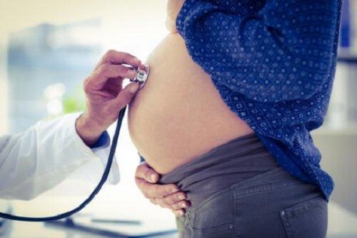 Doctor care explică ce este preeclampsia