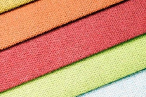 Ținuta perfectă pentru nuntă din materiale uni