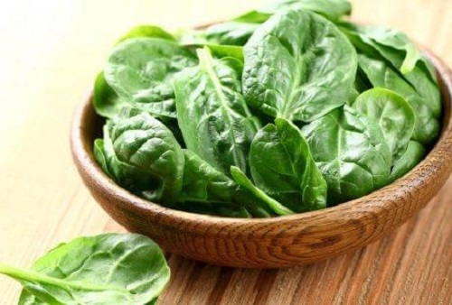 Spanacul pe lista de alimente ce conțin vitamina E