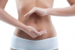 3 soluții naturale pentru curățarea buricului