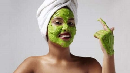 Mască cu avocado pentru prevenirea petelor solare