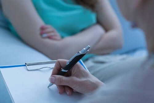 Medic care împărtășește informații despre tulburarea schizofreniformă