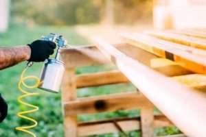Recondiționarea obiectelor vechi cu spray cu vopsea
