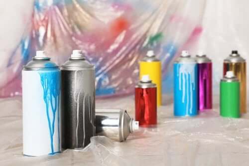 Recondiționarea obiectelor vechi cu spray cu vopsea