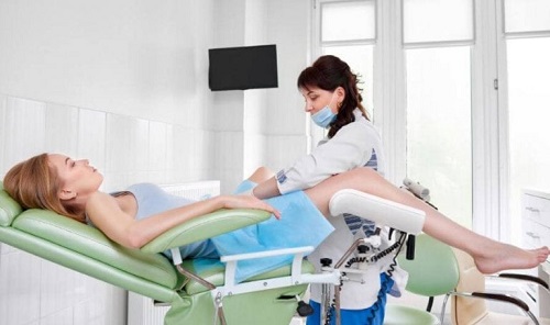 Ginecolog care prezintă informații despre testul Papanicolau