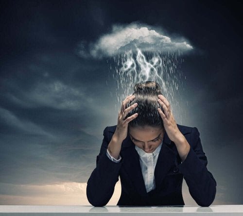 Femeie care are migrene