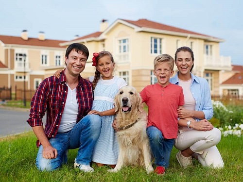 Portret de familie cu animal de companie