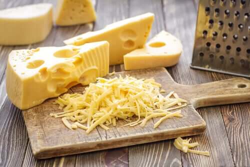 Brânză tare răzuită