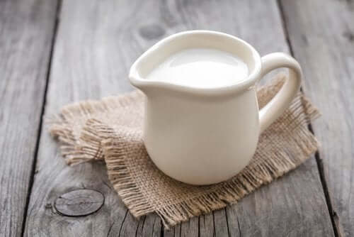 Beneficiile și riscurile consumului de lapte