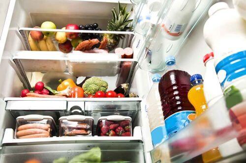 Alimente păstrate în frigider