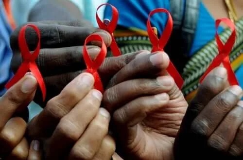 Fundițe care simbolizează lupta contra hiv