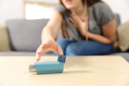 Simptome și tratamente pentru astmul sever acut