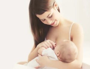 Poți alăpta dacă ai coronavirus?