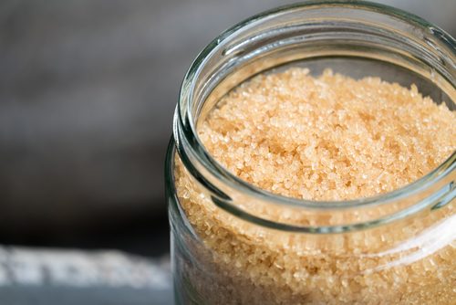 Exfoliante naturale care elimină punctele negre cu zahăr brun