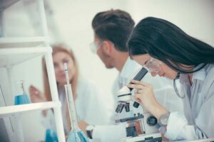 Vitaminele și melatonina pot combate coronavirusul?