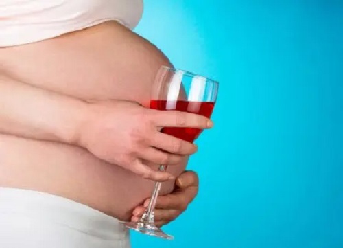 Alcoolul este pe lista de obiceiuri care trebuie evitate în timpul sarcinii