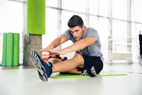 Bărbat care face sport
