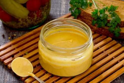 Borcan cu vinegretă naturală