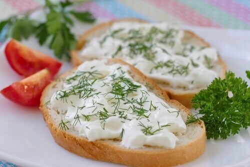 Cremă de brânză vegană cu pătrunjel