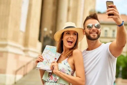 Cuplu fericit în luna de miere