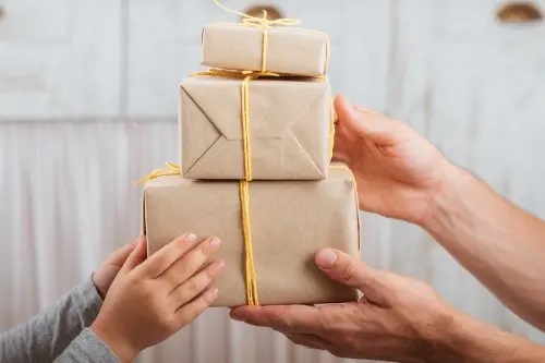Cutii de cadouri din carton