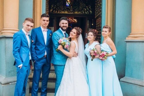 De câte domnișoare și cavaleri de onoare ai nevoie la cununie