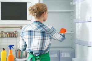 8 metode ecologice pentru curățarea frigiderului