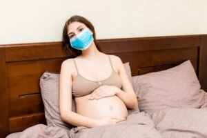 Gravidele transmit coronavirusul fătului?