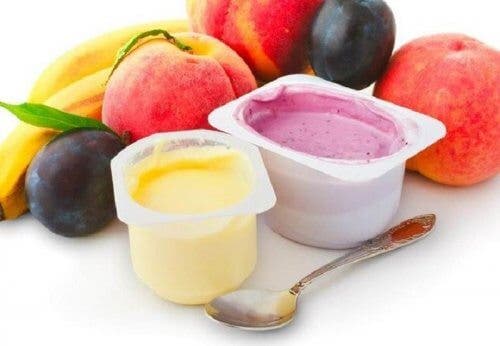 Iaurturi cu fructe care intră în categoria de alimente dietetice care îngrașă