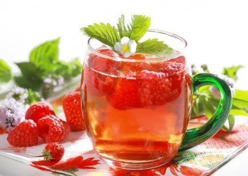Rețete delicioase de infuzii de fructe cu mentă