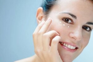 Îngrijirea pielii din jurul ochilor în mod natural