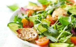 4 rețete de salate delicioase și hrănitoare
