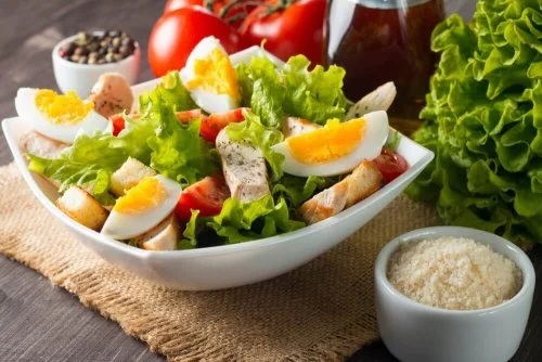 Rețete de salate delicioase și hrănitoare cu ou