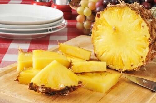 Ananas inclus în meniuri pentru prevenirea celulitei