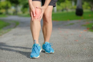 3 exerciții pentru pacienții cu osteoartrita genunchiului